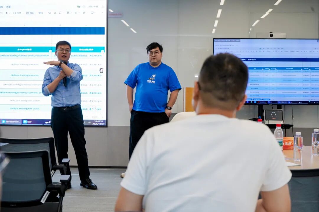 AI 督导把业务问题回流到培养体系